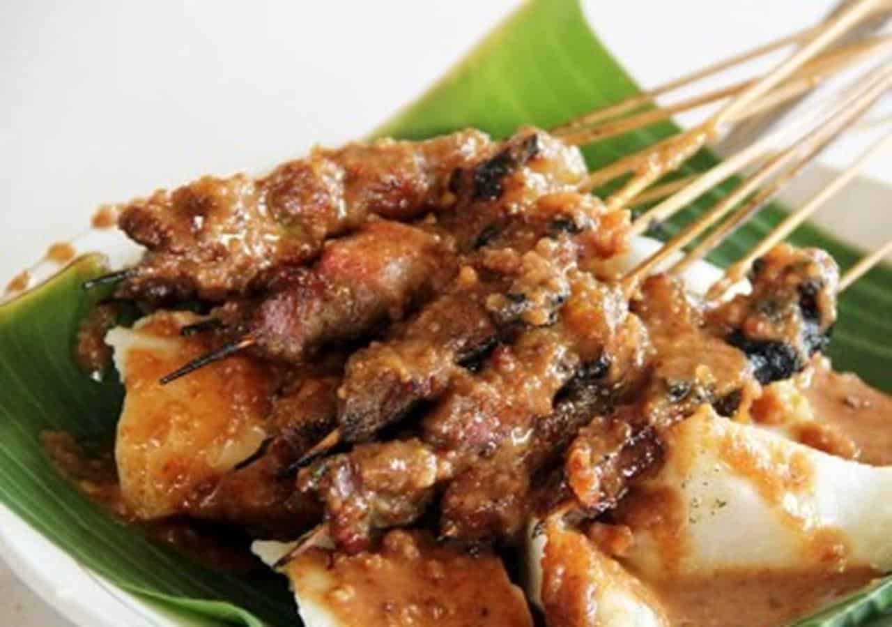Sate Sapi Suruh, 1. Gecok Kambing, 2. Opor Bebek, 3. Soto Esto, 4. Sate Sapi Suruh, 5. Ronde Sekoteng, 6. Gethuk Kethek, 7. Pecel Keong, 8. Singkong Keju, 9. Enting-Enting Gepuk, 10. Gudeg Koyor