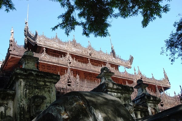 Shwenandaw Monastery, 1. Bagan, 2. Pagoda Golden Rock, 3. Pagoda Shwedagon, 4. Mrauk U, 5. Danau Inle, 6. Taung Kalat, 7. Ngapali, 8. Shwenandaw Monastery, 9. Irrawaddy River Cruise, 10. Pagoda Shwemawdaw