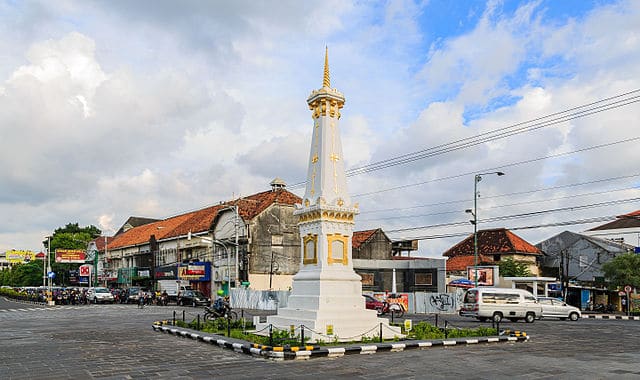 Tugu Yogyakarta, 1. Tugu Yogyakarta, 2. Benteng Vredeburg, 3. Pasar Beringharjo, 4. Titik Nol Kilometer Jogja, 5. Taman Pintar Yogyakarta, 6. Museum Sonobudoyo, 7. Masjid Gedhe Kauman, 8. Keraton Yogyakarta, 9. Taman Sari, 10. Alun-Alun Kidul Yogyakarta