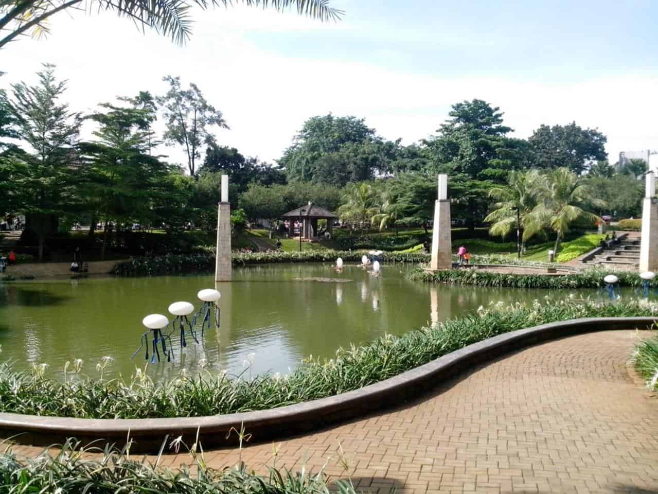Taman Ayodya, 1. Taman Suropati, 2. Taman Cattleya, 3. Taman Menteng, 4. Taman Ayodya, 5. Taman Spatodhea, 6. Taman Kalijodo, 7. Taman Hutan Kota Srengseng, 8. Taman Tabebuya, 9. Taman Waduk Pluit, 10. Taman Lapangan Banteng