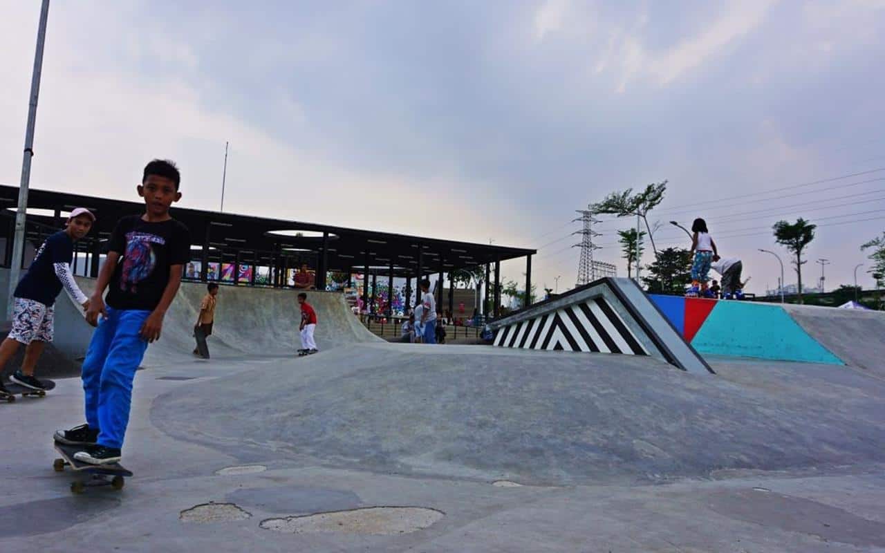Taman Kalijodo, 1. Taman Suropati, 2. Taman Cattleya, 3. Taman Menteng, 4. Taman Ayodya, 5. Taman Spatodhea, 6. Taman Kalijodo, 7. Taman Hutan Kota Srengseng, 8. Taman Tabebuya, 9. Taman Waduk Pluit, 10. Taman Lapangan Banteng