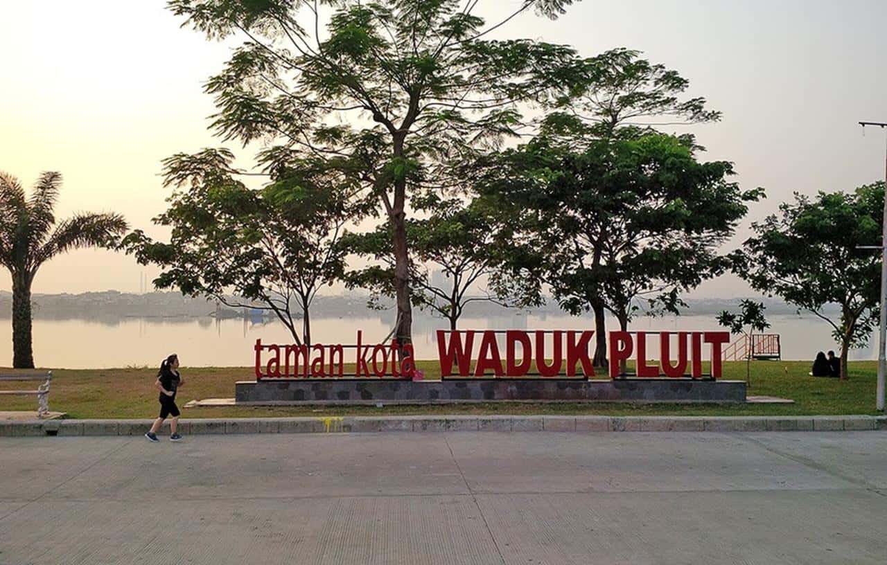 Taman Waduk Pluit, 1. Taman Suropati, 2. Taman Cattleya, 3. Taman Menteng, 4. Taman Ayodya, 5. Taman Spatodhea, 6. Taman Kalijodo, 7. Taman Hutan Kota Srengseng, 8. Taman Tabebuya, 9. Taman Waduk Pluit, 10. Taman Lapangan Banteng