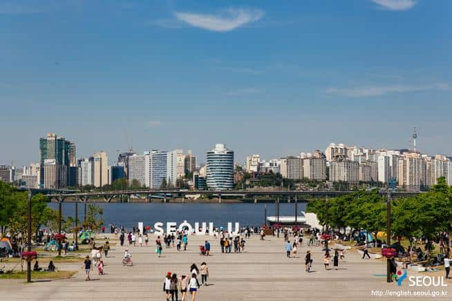 1. Taman Namsan, 2. Taman Nasional Gyeongju, 3. Taman Yeouido Hangang, 4. Taman Songpanaru, 5. Taman Ilsan, 6. Taman Jehwangsan, 7. Taman Ssangyesa Temple Simni Cherry Blossom, 8. Taman Seomjin River Train Village, 9. Taman Olympic, 10. Taman Pyeonghwa Nuri