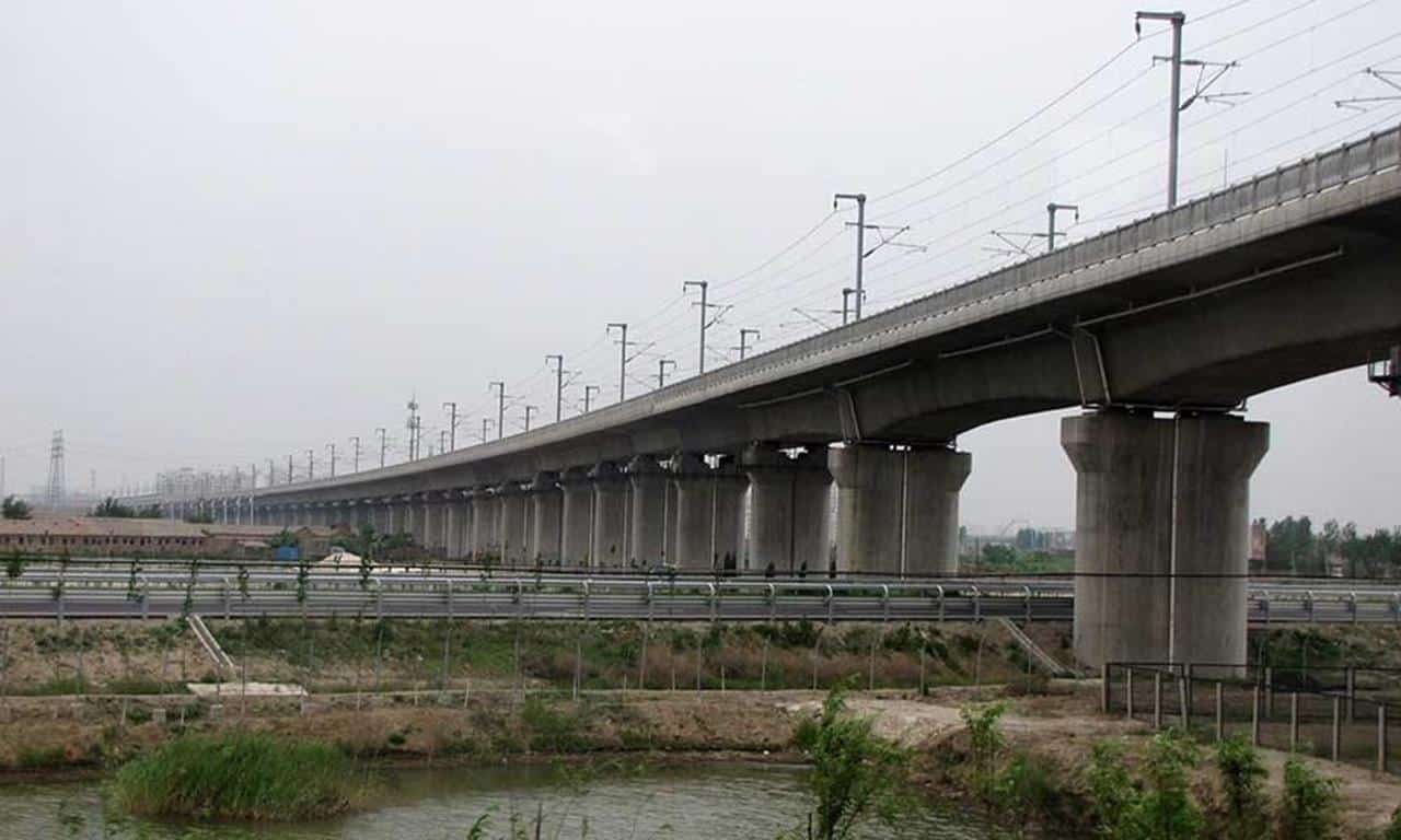 Tianjin Grand Bridge, 1. Danyang – Kunshan Grand Bridge, 2. Changhua-Koahsiung Viaduct, 3. Tianjin Grand Bridge, 4. Cangde Grand Bridge, 5. Weinan Weihe Grand Bridge, 6. Bang Na Expressway, 7. Beijing Grand Bridge, 8. Lake Pontchartrain Causeway, 9. Jembatan Metro Wuhan, 10. Jembatan Rawa Manchac