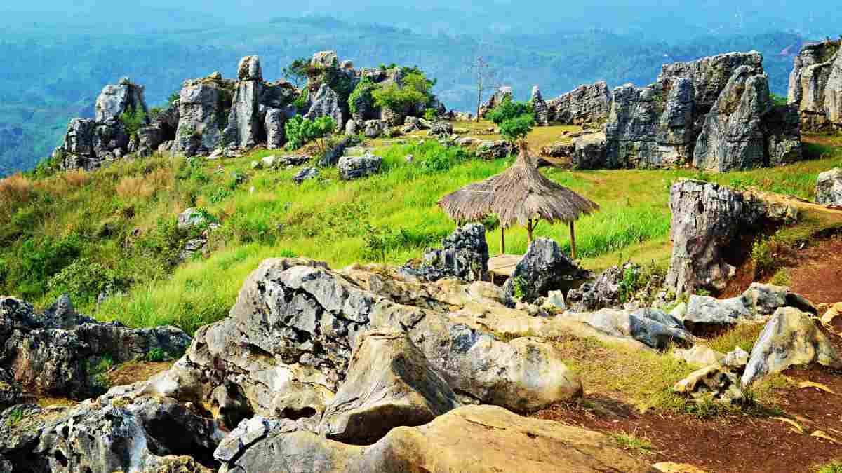tempat wisata di Bandung_Stone garden citatah, Kawasan Bandung Kota, Kawasan Lembang, Kawasa Dago dan Bandung Utara, Kawasan Cimahi dan Bandung Barat, Kawasan Soreang dan Ciwidey, Kawasan Pangalengan