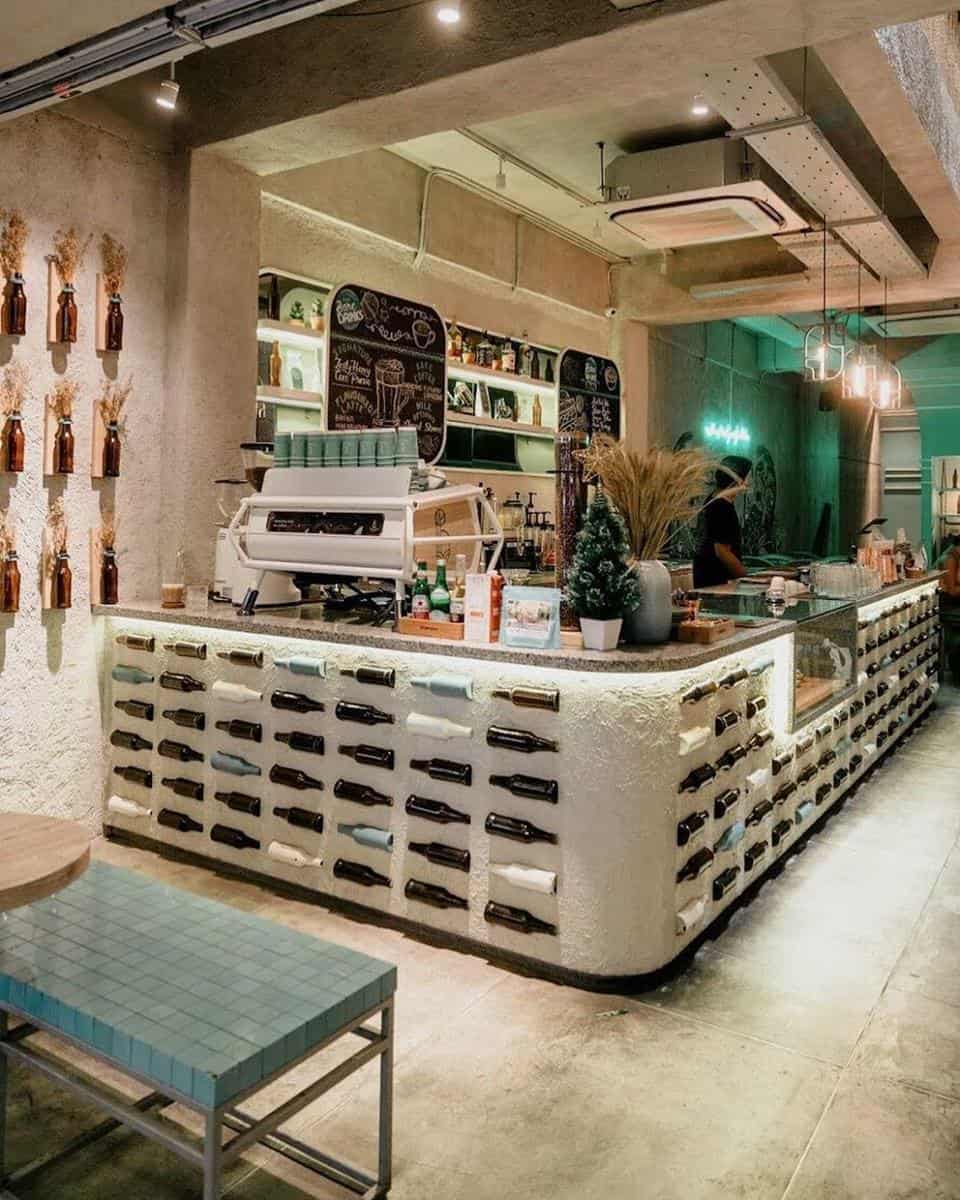1. Coffee Cartel, 2. Recolta Cafe, 3. The Bare Bottle Kuta, 4. Hanaka Coffee, 5. Full Circle, Expat. Roasters, 6. Milu by Nook, 7. Hungry Bird, 8. Satu Satu Coffee Company, 9. The Moose Espresso Bar, 10. Revive Cafe