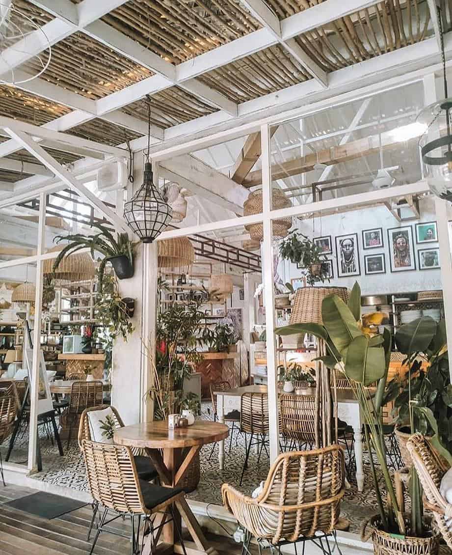 1. Coffee Cartel, 2. Recolta Cafe, 3. The Bare Bottle Kuta, 4. Hanaka Coffee, 5. Full Circle, Expat. Roasters, 6. Milu by Nook, 7. Hungry Bird, 8. Satu Satu Coffee Company, 9. The Moose Espresso Bar, 10. Revive Cafe