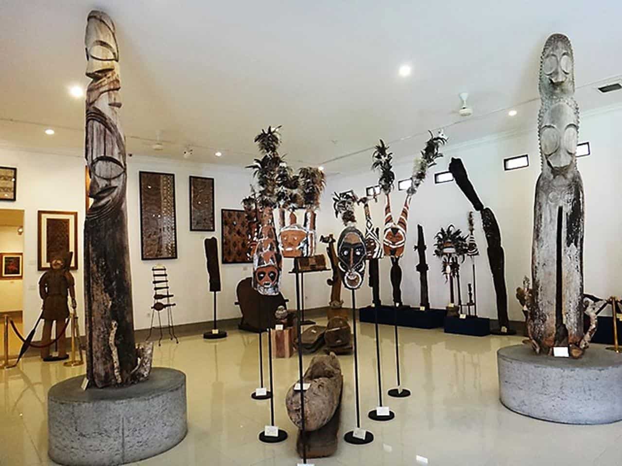 Museum Pasifika Bali, 1. Pantai Nusa Dua, 2. Pantai Segara Samuh, 3. Pantai Sawangan, 4. Pantai Geger, 5. Pantai Gunung Payung, 6. Pantai Mengiat, 7. Pantai Tanjung Benoa, 8. Water Blow, 9. Pulau Peninsula, 10. Museum Pasifika Bali