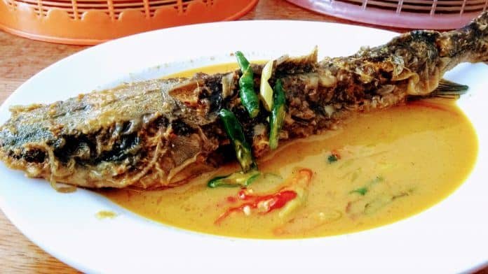 Mangut Beong, 1. Garang Asem, 2. Mie Ongklok, 3. Nasi Grombyang, 4. Brekecek, 5. Getuk Goreng, 6. Lumpia Semarang, 7. Mangut Beong, 8. Nasi Gandul, 9. Tempe Mendoan, 10. Dawet Ireng