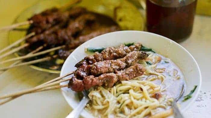 Mie Ongklok, 1. Garang Asem, 2. Mie Ongklok, 3. Nasi Grombyang, 4. Brekecek, 5. Getuk Goreng, 6. Lumpia Semarang, 7. Mangut Beong, 8. Nasi Gandul, 9. Tempe Mendoan, 10. Dawet Ireng