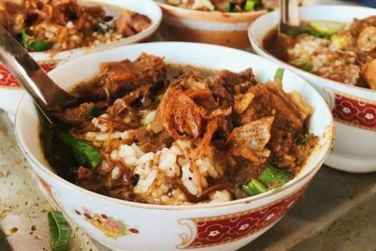 Nasi Grombyang, 1. Garang Asem, 2. Mie Ongklok, 3. Nasi Grombyang, 4. Brekecek, 5. Getuk Goreng, 6. Lumpia Semarang, 7. Mangut Beong, 8. Nasi Gandul, 9. Tempe Mendoan, 10. Dawet Ireng