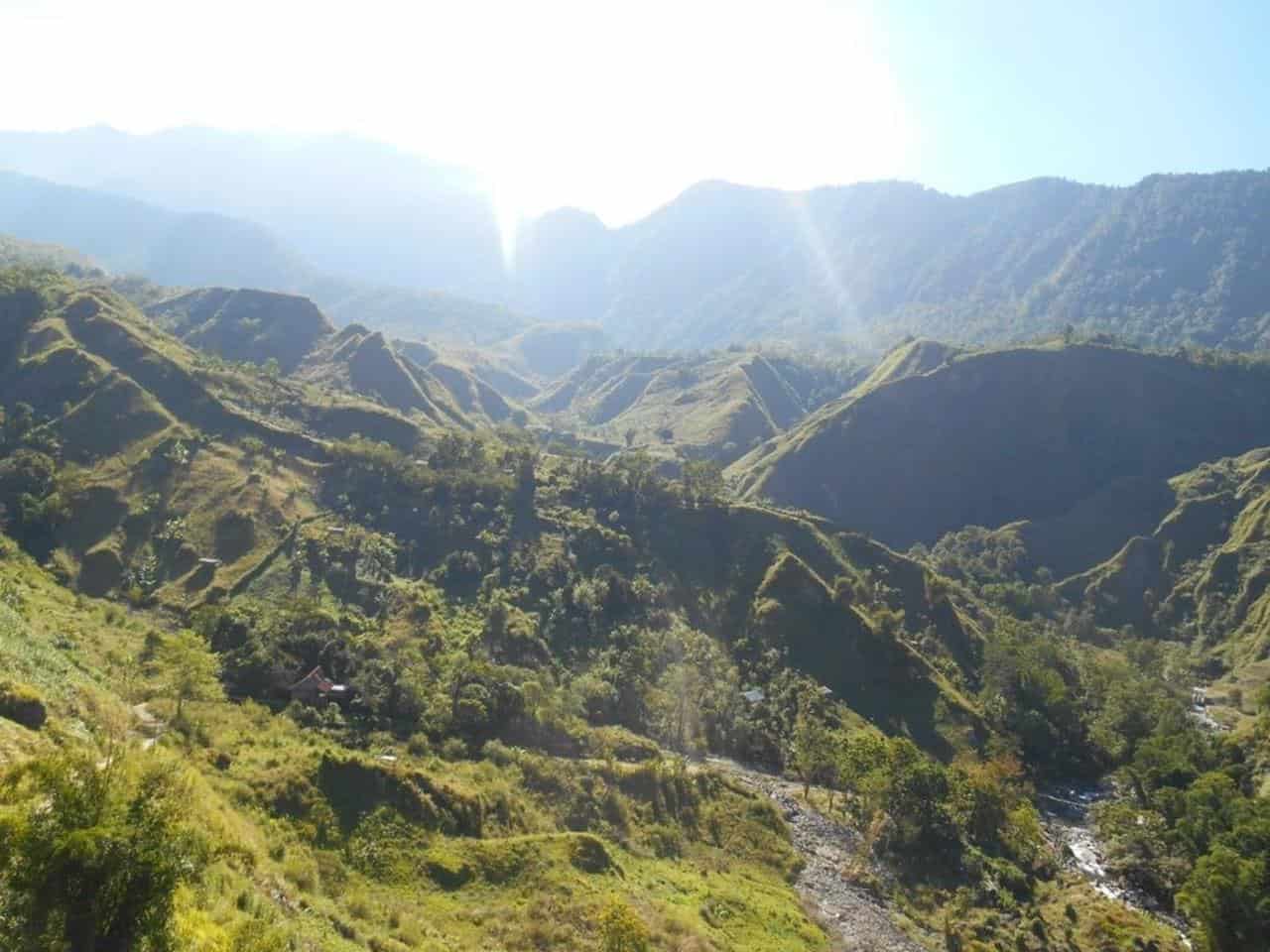 Bukit Donggia, 1. Pantai Tanjung Bira, 2. Pulau Kambing, 3. Pantai Marumasa, 4. Pantai Mandala Ria, 5. Pulau Liukang Loe, 6. Tana Beru, 7. Wisata Adat Ammatoa, 8. Tebing Apparalang, 9. Puncak Pua’ Janggo’, 10. Bukit Donggia