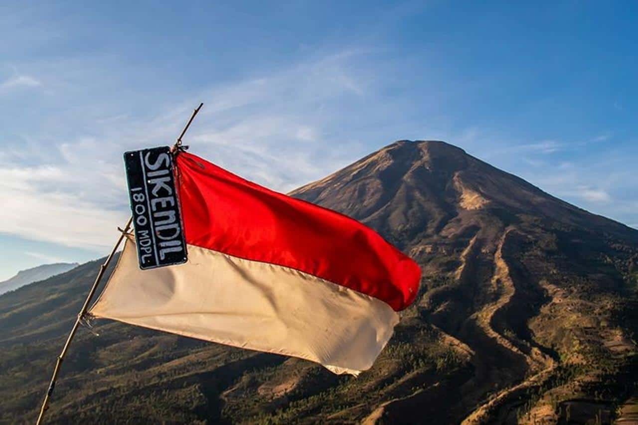 Bukit Sikendil, 1. Embung Kledung, 2. Hutan Pinus Sigrowong, 3. Posong Kledung, 4. Alam Sewu, 5. Sedengkeng Pass, 6. Mijil Loka, 7. Curug Titang, 8. Bukit Sikendil, 9. Candi Pringapus, 10. Gunung Sindoro