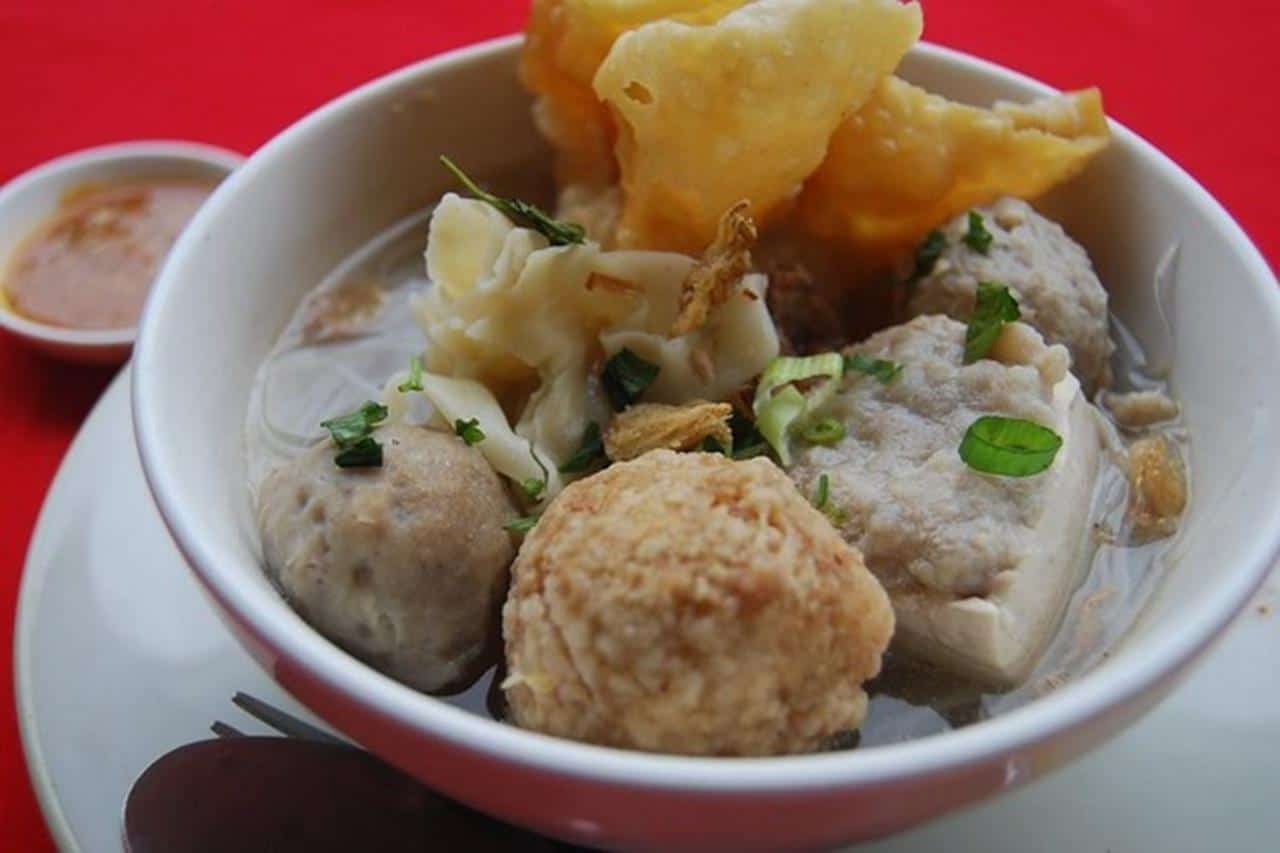 Bakso Malang, 1. Soto Lamongan, 2. Rujak Cingur, 3. Rawon, 4. Tahu Campur, 5. Bakso Malang, 6. Rujak Soto, 7. Nasi Krawu, 8. Lontong Balap, 9. Sate Kerang, 10. Pecel Lele