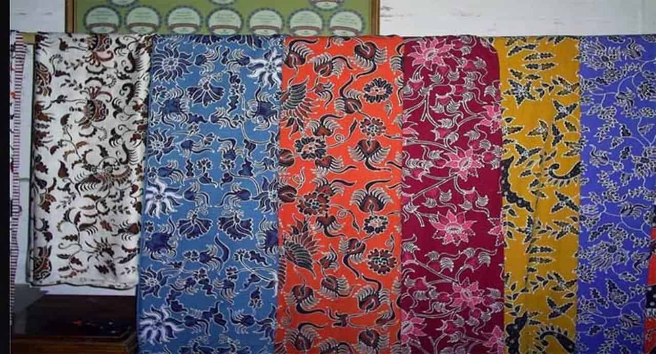Batik Gedog, 2. Dumbek, 3. Gemblong, 5. Kecap Laron, 6. Ikan Asap, 7. Legen Siwalan, 8. Batik Gedog