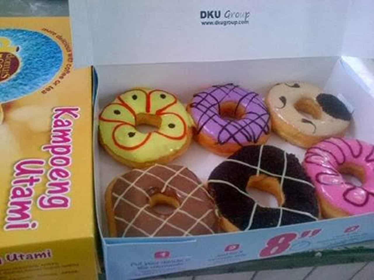 Donat Kampoeng, 1. Tahu Pong, 2. Jenang Kelapa Muda, 3. Jambu Bol Gondang Manis, 4. Bolu Plemben, 5. Kerupuk Beras, 6. Onde-Onde Kacang Merah, 7. Brondong Ketan, 8. Donat Kampoeng, 9. Manik-Manik Kaca, 10. Pernak Pernik Gus Dur
