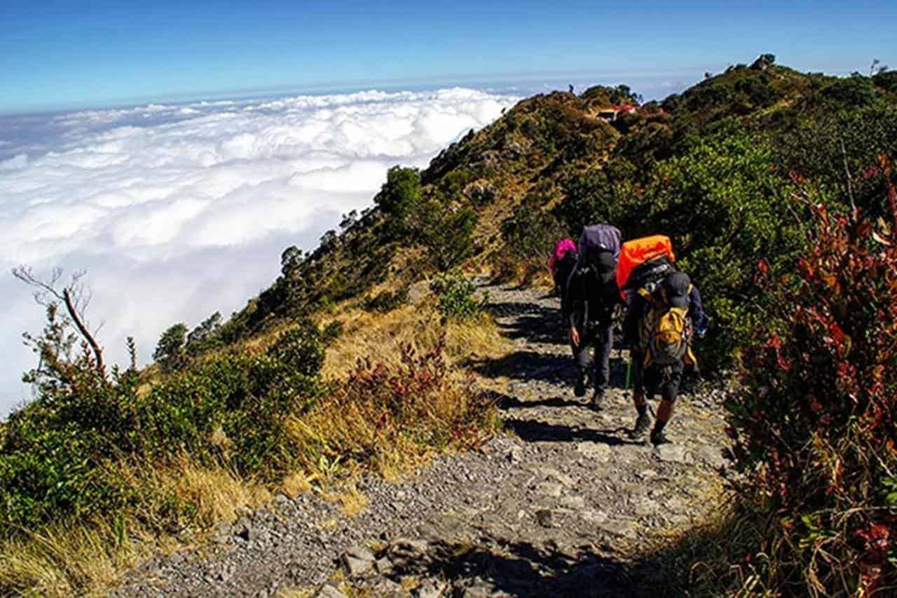 Gunung Lawu, 1. Telaga Sarangan, 2. Air Terjun Pundak Kiwo, 3. Candi Sadon, 4. Mojosemi Forest Park, 5. Taman Wisata Genilangit, 6. Sumber Sejok, 7. Prasasti Sendang Kamal, 8. Telaga Wahyu, 9. Kedung Ngancar, 10. Gunung Lawu