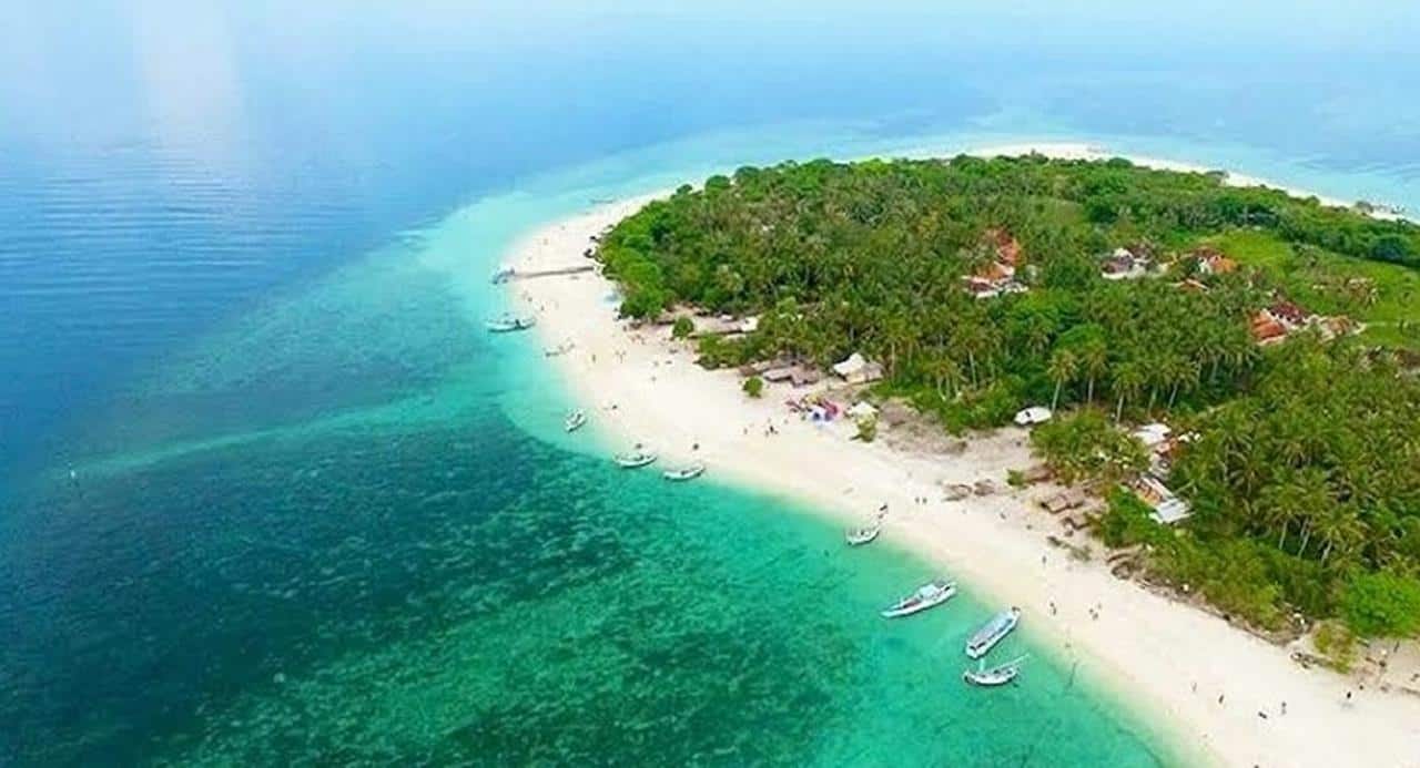 Gili Iyang, 1. Pantai Nepa, Sampang, 2. Pantai Slopeng, Sumenep, 3. Pantai Lombang, Sumenep, 4. Pantai Mamburit, Kangean, 5. Gili Iyang, 6. Gili Raja, 7. Pantai Sembilan, Gili Genting, 8. Gili Labak