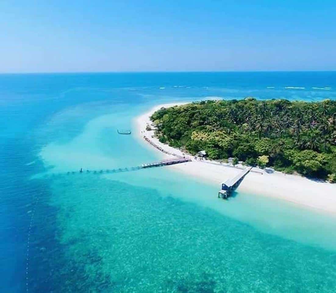 Gili Labak, 1. Pantai Nepa, Sampang, 2. Pantai Slopeng, Sumenep, 3. Pantai Lombang, Sumenep, 4. Pantai Mamburit, Kangean, 5. Gili Iyang, 6. Gili Raja, 7. Pantai Sembilan, Gili Genting, 8. Gili Labak