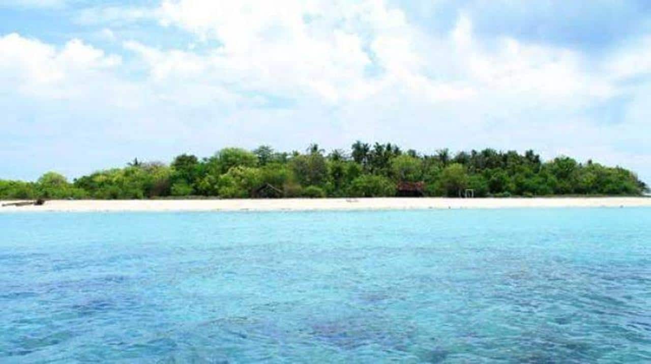 Gili Raja, 1. Pantai Nepa, Sampang, 2. Pantai Slopeng, Sumenep, 3. Pantai Lombang, Sumenep, 4. Pantai Mamburit, Kangean, 5. Gili Iyang, 6. Gili Raja, 7. Pantai Sembilan, Gili Genting, 8. Gili Labak