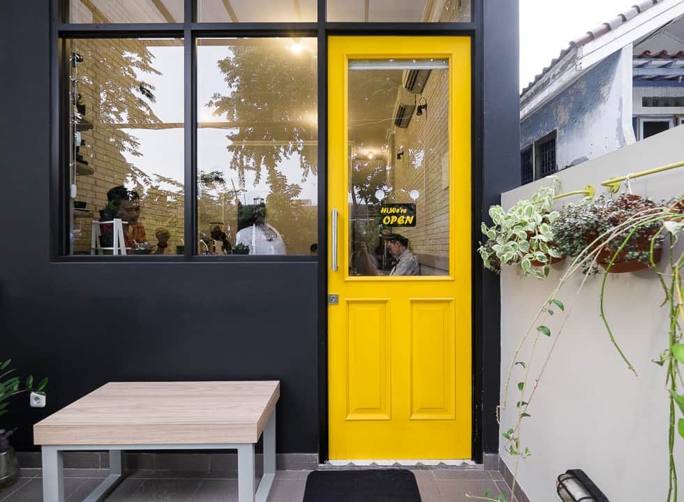 1. Ravelle Cafe, 2. Fat Straw, 3. Skybox Cafe, 4. Copper Club Specialty Coffee, 5. Kohicha Cafe, 6. Kopi Kurang Lebih, 7. Homebound Coffee, 8. Krossroadz Cafe, 9. Kahvenin Cafe, 10. Kopi Melali