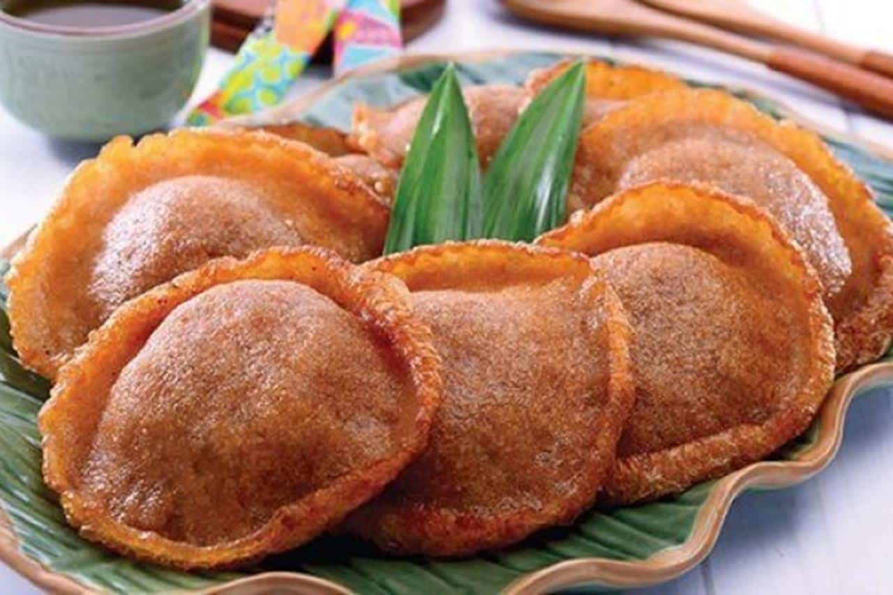 Kue Cucur, 1. Kerak Telor, 2. Nasi Uduk, 3. Gado-Gado, 4. Semur Jengkol, 5. Soto Betawi, 6. Ketoprak, 7. Roti Buaya, 8. Kue Cucur, 9. Sayur Babanci, 10. Bir Pletok