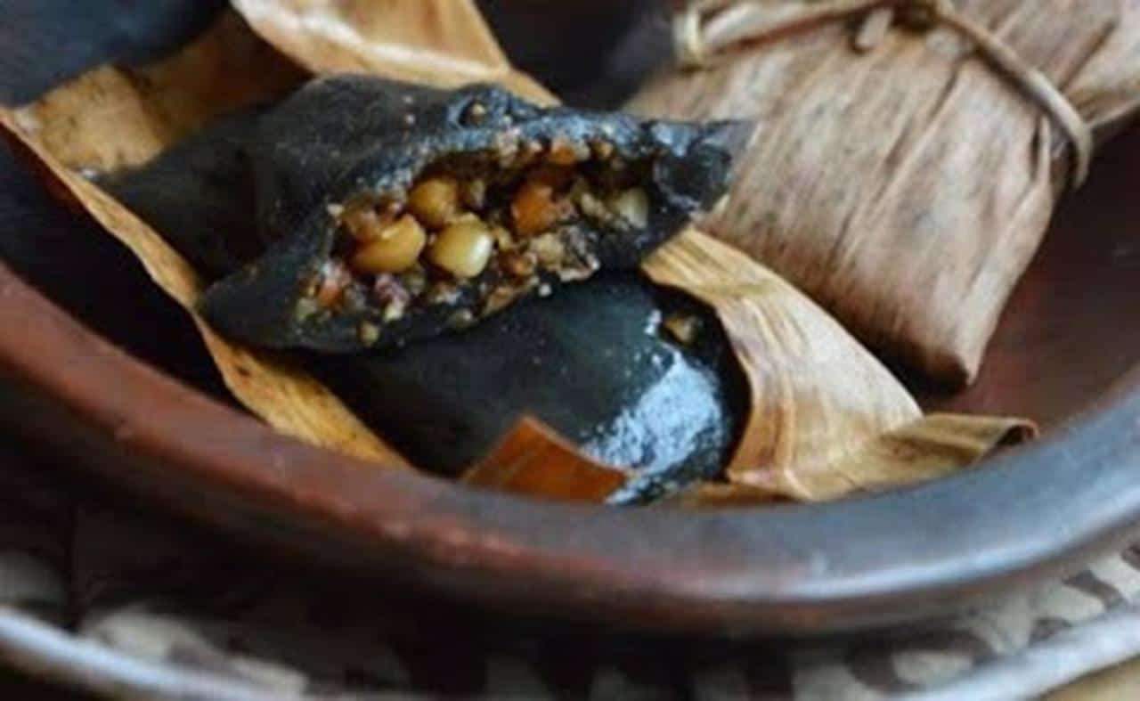 Kue lompong, 1. Cenil, 2. Geblek, 3. Kue Lompong, 4. Kue Clorot, 5. Lanthing, 6. Sego Penek Ngandul, 7. Sate Winong, 8. Kupat Tahu Purworejo, 9. Jenang Krasikan, 10. Dawet Ireng