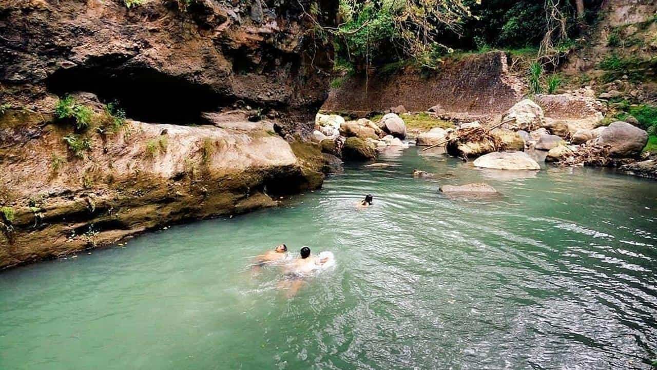 Kedung Ngancar, 1. Telaga Sarangan, 2. Air Terjun Pundak Kiwo, 3. Candi Sadon, 4. Mojosemi Forest Park, 5. Taman Wisata Genilangit, 6. Sumber Sejok, 7. Prasasti Sendang Kamal, 8. Telaga Wahyu, 9. Kedung Ngancar, 10. Gunung Lawu