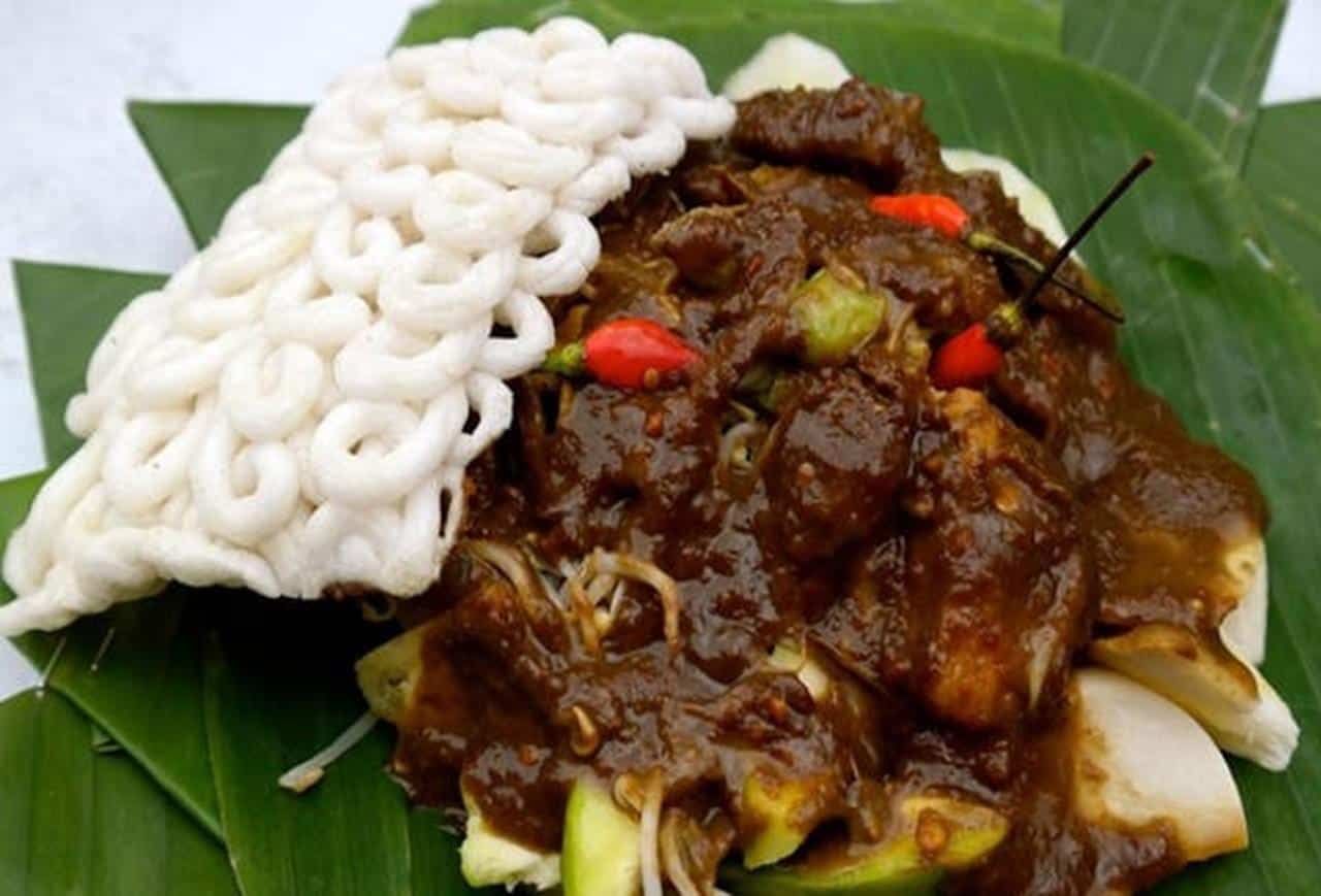 Rujak Cingur, 1. Soto Lamongan, 2. Rujak Cingur, 3. Rawon, 4. Tahu Campur, 5. Bakso Malang, 6. Rujak Soto, 7. Nasi Krawu, 8. Lontong Balap, 9. Sate Kerang, 10. Pecel Lele