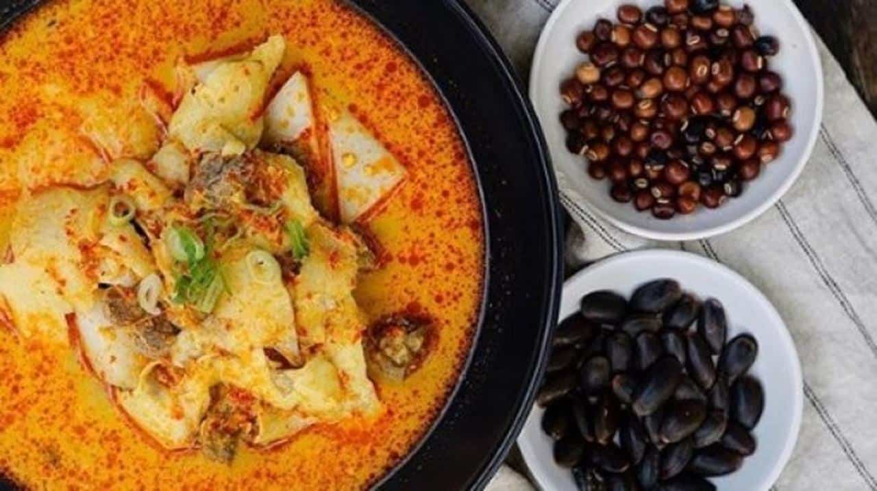 Sayur Babanci, 1. Kerak Telor, 2. Nasi Uduk, 3. Gado-Gado, 4. Semur Jengkol, 5. Soto Betawi, 6. Ketoprak, 7. Roti Buaya, 8. Kue Cucur, 9. Sayur Babanci, 10. Bir Pletok