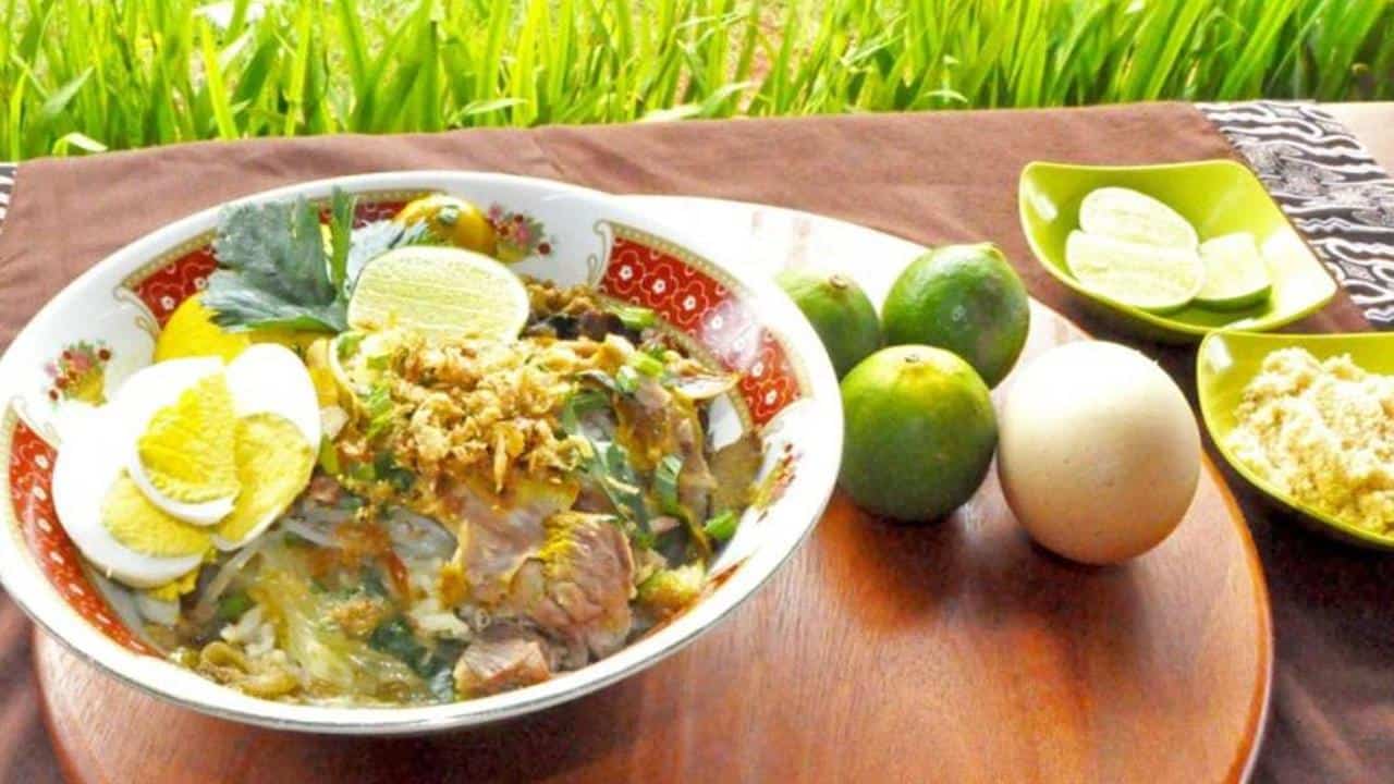 Soto Lamongan, 1. Soto Lamongan, 2. Rujak Cingur, 3. Rawon, 4. Tahu Campur, 5. Bakso Malang, 6. Rujak Soto, 7. Nasi Krawu, 8. Lontong Balap, 9. Sate Kerang, 10. Pecel Lele