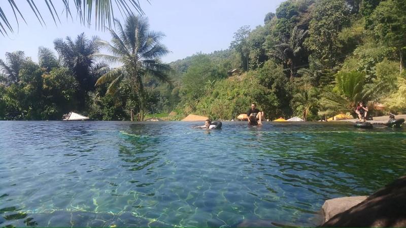 Mata Air Cijanun, 1. Desa Wisata Sajuta Batu, 2. Sungai Cidomas, 3. Bukit Panenjoan, 4. Mata Air Cijanun, 5. Curug Tilu, 6. Skylodge Padjadjaran Anyar, 7. Gunung Lembu, 8. Giri Tirta Kahuripan, 9. Bukit Katumbiri, 10. Pasir Langlang Panyawangan