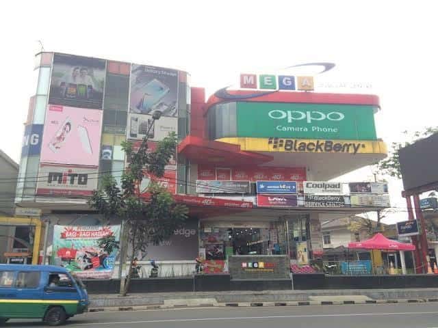 Megacell, 1. Istana BEC, 2. Log In Megastore, 3. Aneka Elektronik, 4. Toko Laris, 5. Digi Ware, 6. Bursa Celullar Jamika, 7. Sun Electronic, 8. Megacell, 9. Butik Dukomsel, 10. Kosambi Electronic