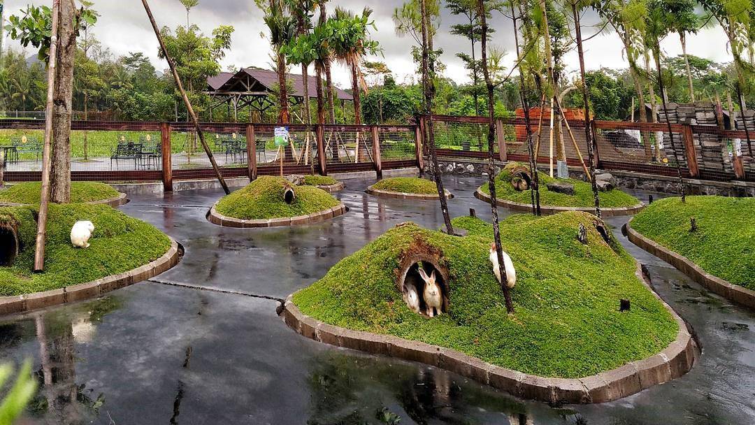 Milkindo Green Farm, 1. Taman Edukasi Rolak Kedungkandang, 2. Desa Wisata Edukasi Ngabab, 3. Museum Brawijaya, 4. Kampoeng Wisata Keramik Dinoyo, 5. Milkindo Green Farm, 6. Museum Angkut, 7. Jawa Timur Park 2, 8. Taman Selecta, 9. Taman Langit Gunung Banyak, 10. Predator Fun Park