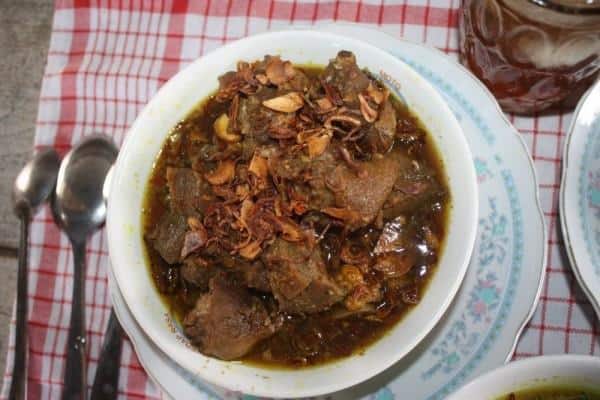Momoh, 1. Momoh, 2. Pecel Kembang Turi, 3. Brongkos, 4. Sumpil, 5. Sate Bumbon, 6. Rica-Rica Menthog, 7. Mangut Lele, 8. Soto Dengkul, 9. Bebek Ijo