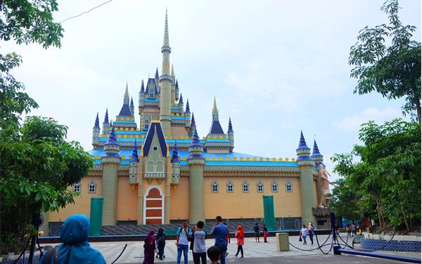 Atlantis Land 9, Wahana dan Spot Populer, Harga Tiket dan Jam Operasional, Fasilitas, Alamat dan Akses Transportasi, Hotel dan Penginapan di Sekitar Atlantis Land