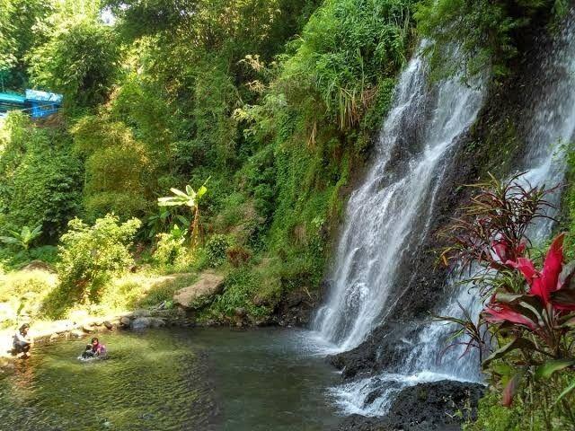 Air Terjun Jagir, 1. Air Terjun Pertemon, 2. Air Terjun Jagir, 3. Air Terjun Telunjuk Dewa Raung, 4. Air Terjun Bayu Lor, 5. Air Terjun Lider Songgon, 6. Air Terjun Tirto Kemanten, 7. Air Terjun Legomoro, 8. Air Terjun Selendang Arum, 9. Air Terjun Giri Asih, 10. Air Terjun Lereng Raung