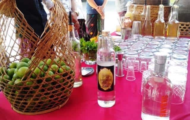 Arak Bali, 1. Es Kuwut, 2. Loloh, 3. Es Kopyor Kelapa, 4. Es Tambring, 5. Kopi Bali, 6. Es Bir, 7. Es Daluman, 8. Teh Jahe, 10. Arak Bali