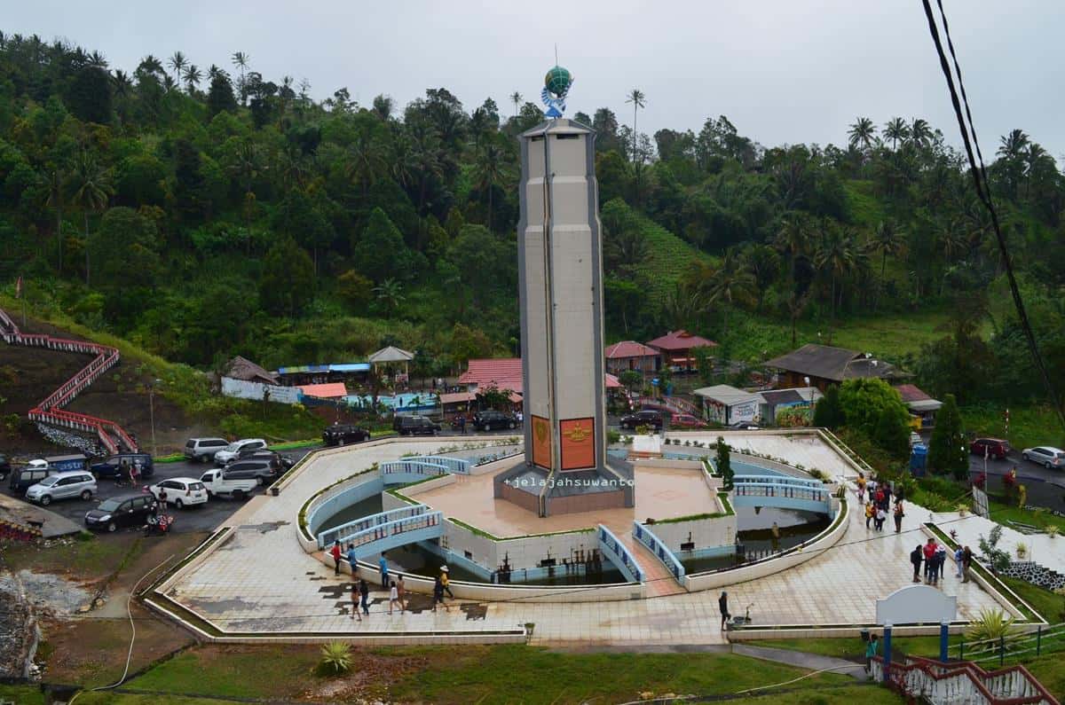 Bukit Kasih, 1. Danau Linow, 2. Pulau Siladen, 3. Bukit Kasih, 4. Pulau Manado Tua, 5. Gunung Tumpa, 6. Taman Laut Tumbak, 7. Pulau Lembeh, 8. Pulau Lihaga, 9. Gunung Dua Saudara, 10. Taman Nasional Bunaken