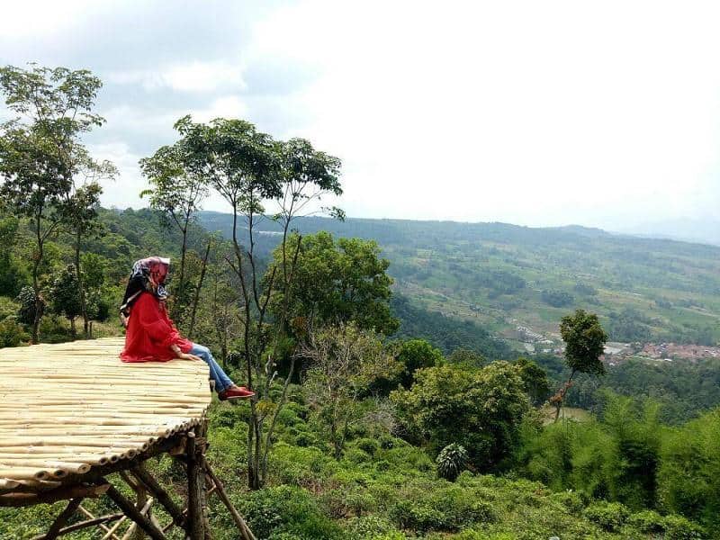 Bukit Panenjoan, 1. Desa Wisata Sajuta Batu, 2. Sungai Cidomas, 3. Bukit Panenjoan, 4. Mata Air Cijanun, 5. Curug Tilu, 6. Skylodge Padjadjaran Anyar, 7. Gunung Lembu, 8. Giri Tirta Kahuripan, 9. Bukit Katumbiri, 10. Pasir Langlang Panyawangan