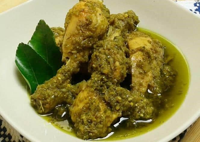 Bebek Ijo, 1. Momoh, 2. Pecel Kembang Turi, 3. Brongkos, 4. Sumpil, 5. Sate Bumbon, 6. Rica-Rica Menthog, 7. Mangut Lele, 8. Soto Dengkul, 9. Bebek Ijo
