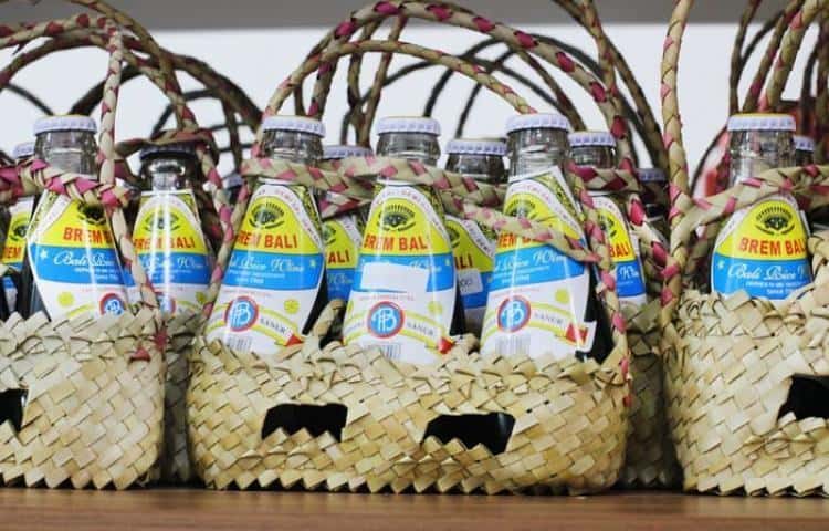 Brem, 1. Es Kuwut, 2. Loloh, 3. Es Kopyor Kelapa, 4. Es Tambring, 5. Kopi Bali, 6. Es Bir, 7. Es Daluman, 8. Teh Jahe, 10. Arak Bali