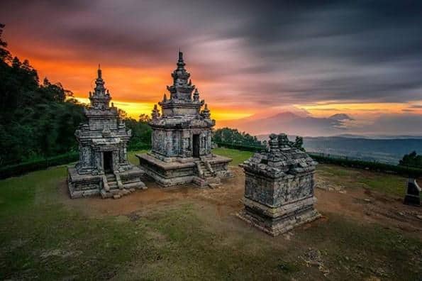 Candi Gedong Songo, 1. Candi Borobudur, 2. Candi Plaosan, 3. Candi Arjuna, 4. Candi Mendut, 5. Candi Sukuh, 6. Candi Gedong Songo, 7. Candi Cetho, 8. Candi Pawon, 9. Candi Kethek, 10. Candi Pringapus