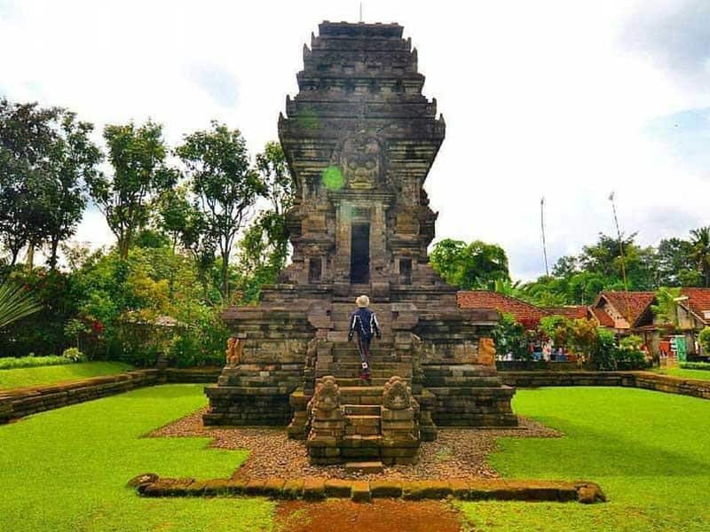 Candi Kidal, 1. Candi Singasari, 2. Candi Penataran, 3. Candi Bajang Ratu, 4. Candi Tikus, 5. Candi Gununggangsir, 6. Candi Kidal, 7. Candi Jago, 8. Candi Brahu, 9. Candi Wringin Lawang, 10. Candi Jawi
