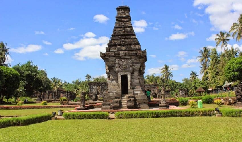 Candi Penataran, 1. Candi Singasari, 2. Candi Penataran, 3. Candi Bajang Ratu, 4. Candi Tikus, 5. Candi Gununggangsir, 6. Candi Kidal, 7. Candi Jago, 8. Candi Brahu, 9. Candi Wringin Lawang, 10. Candi Jawi