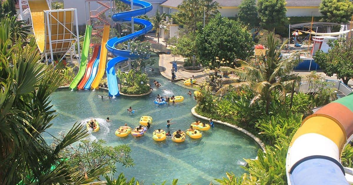 Circus Waterpark, 1. Waterbom Kuta, 2. Pantai Kuta, 3. Kuta Theater, 4. 5GX Bali Reverse Bungy, 5. Monumen Bom Bali, 6. Circus Waterpark, 7. Joger Kuta Bali, 8. Dream Museum Zone (DMZ) Bali, 9. Pantai Seminyak, 10. Pantai Legian