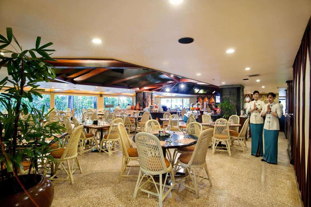 Coffee Shop Elmi Hotel, 1. Wdnsdy, 2. Bengawan Solo Coffee Wiyung, 3. Coffee Shop Elmi Hotel, 4. Dejavu Cafe &amp; Eatery, 5. Coffee Cafe, 6. Dahana Lounge Bar, 7. Soto Madura Wawan, 8. Padin Bu Dewi Achmad, 9. Nasi Cumi Pasar Atom, 10. Pecel Madiun Murni