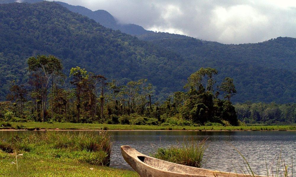 Danau Lindu, 1. Museum Negeri Sulawesi Tengah, 2. Anjungan Pantai Talise, 3. Monumen Nosarara Nosabatutu, 4. Pantai Tanjung Karang, Donggala, 5. Pusat Laut Donggala, 6. Bukit Sibedi, 7. Tugu Gerhana Matahari, 8. Danau Lindu, 9. Jembatan Palu IV