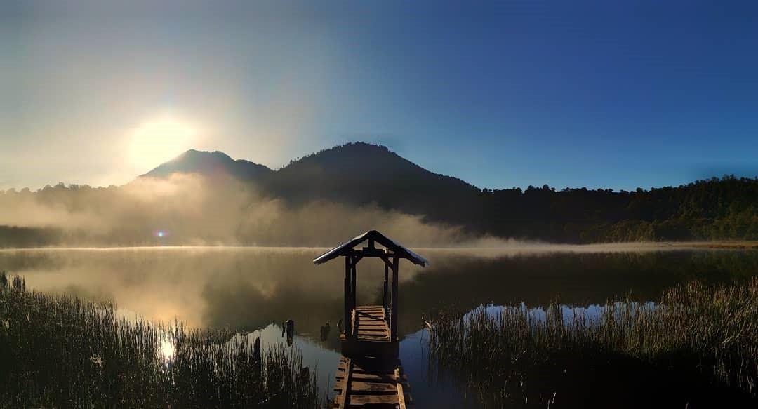 Danau Taman Hidup, 1. Telaga Sarangan, 2. Ranu Kumbolo, 3. Ranu Pani, 4. Telaga Ngebel, 5. Ranu Klakah, 6. Ranu Grati, 7. Ranu Agung, 8. Waduk Selorejo, 9. Ranu Gumbolo, 10. Danau Taman Hidup