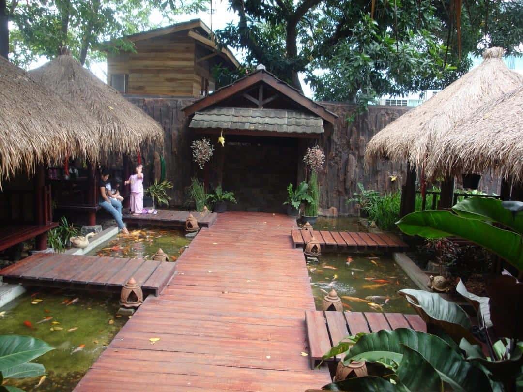 Dapur Kuring, 1. Dapur Sunda, 2. Dapur Kuring, 3. Bumbu Desa, 4. Talaga Sampireun, 5. Gubug Mang Engking, 6. Riung Sunda, 7. Rumah Makan Ampera, 8. Sambara Resto, 9. Ikan Bakar Cianjur, 10. Bensunda